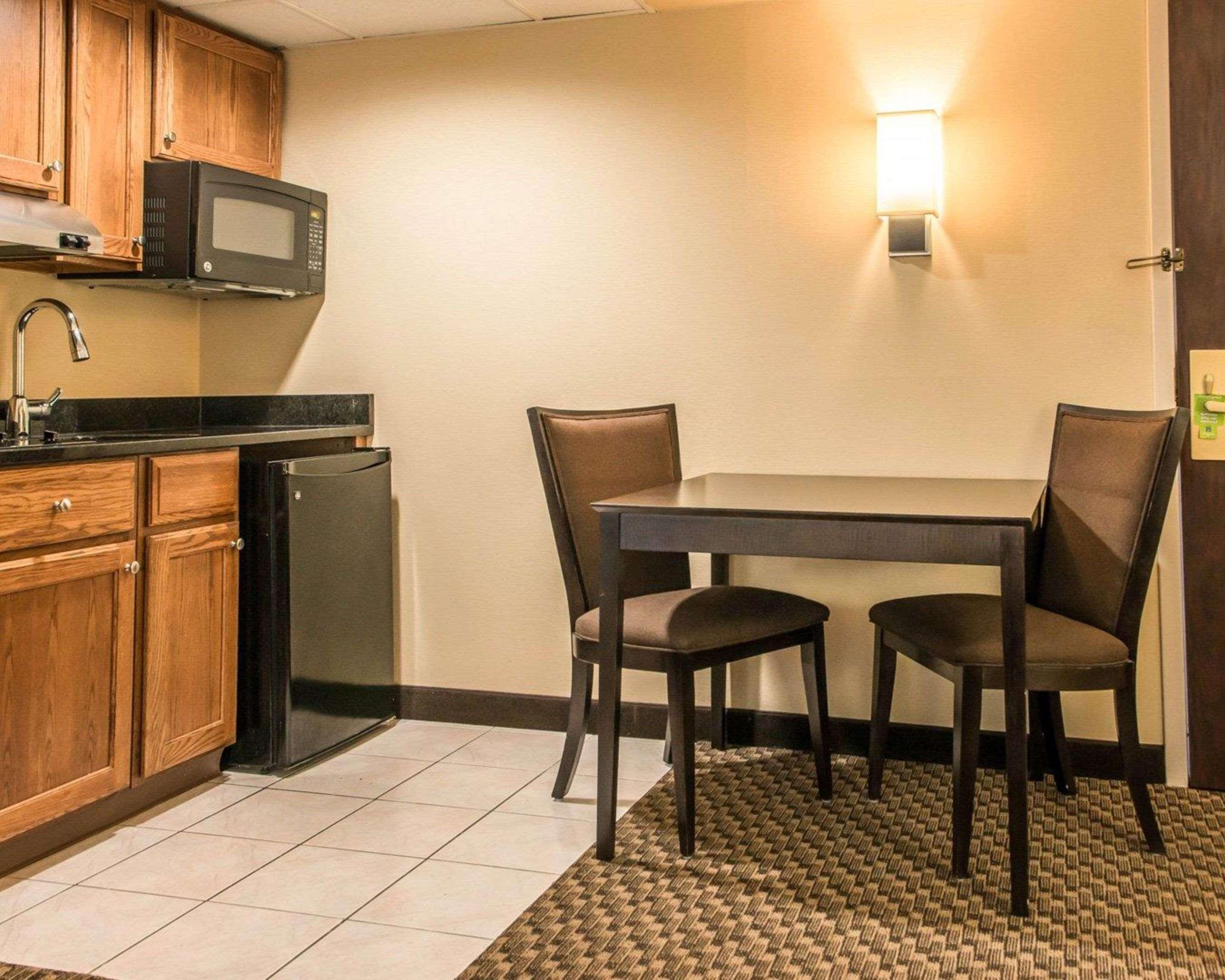 Mainstay Suites Verona Εξωτερικό φωτογραφία