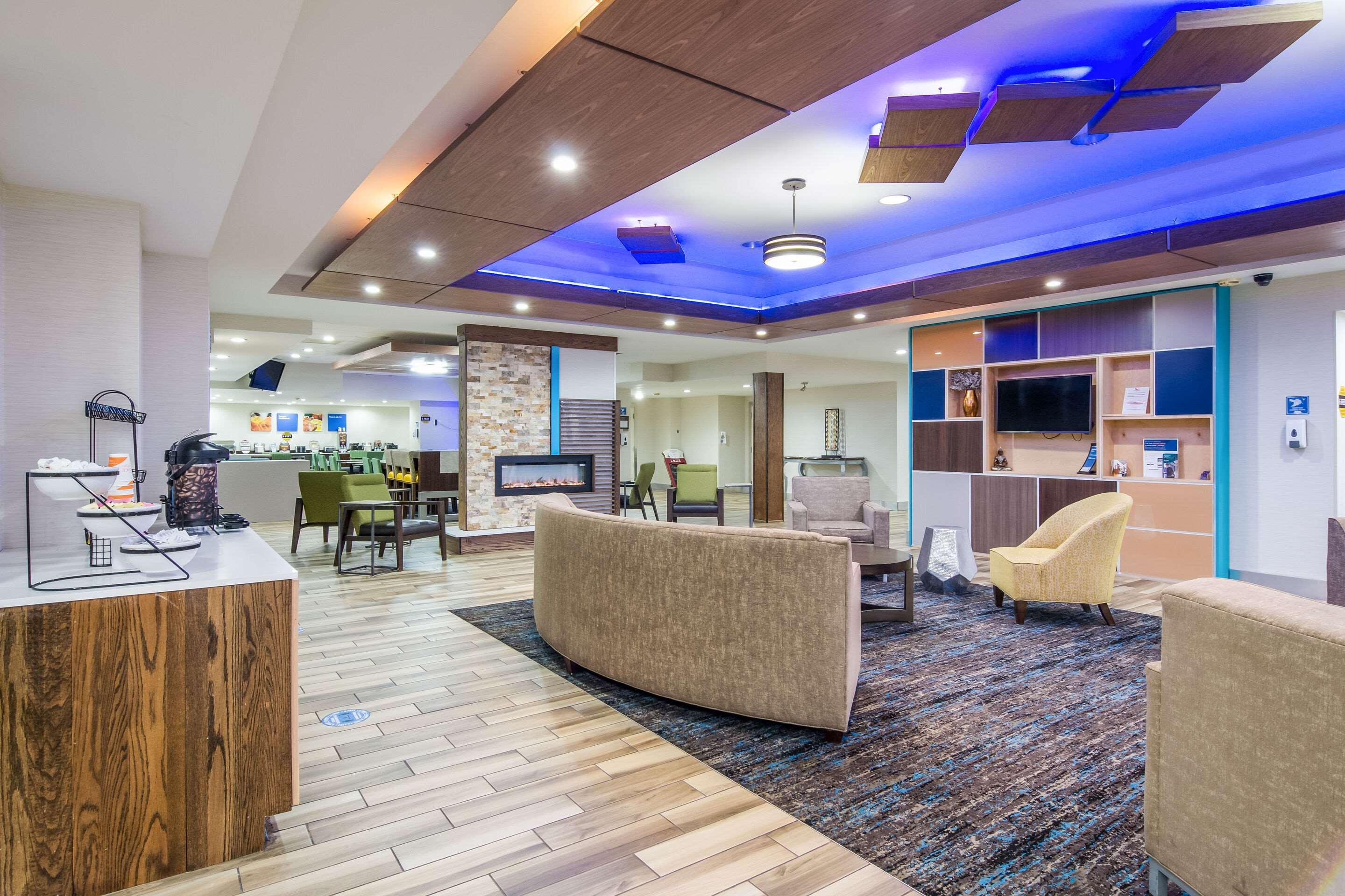 Mainstay Suites Verona Εξωτερικό φωτογραφία