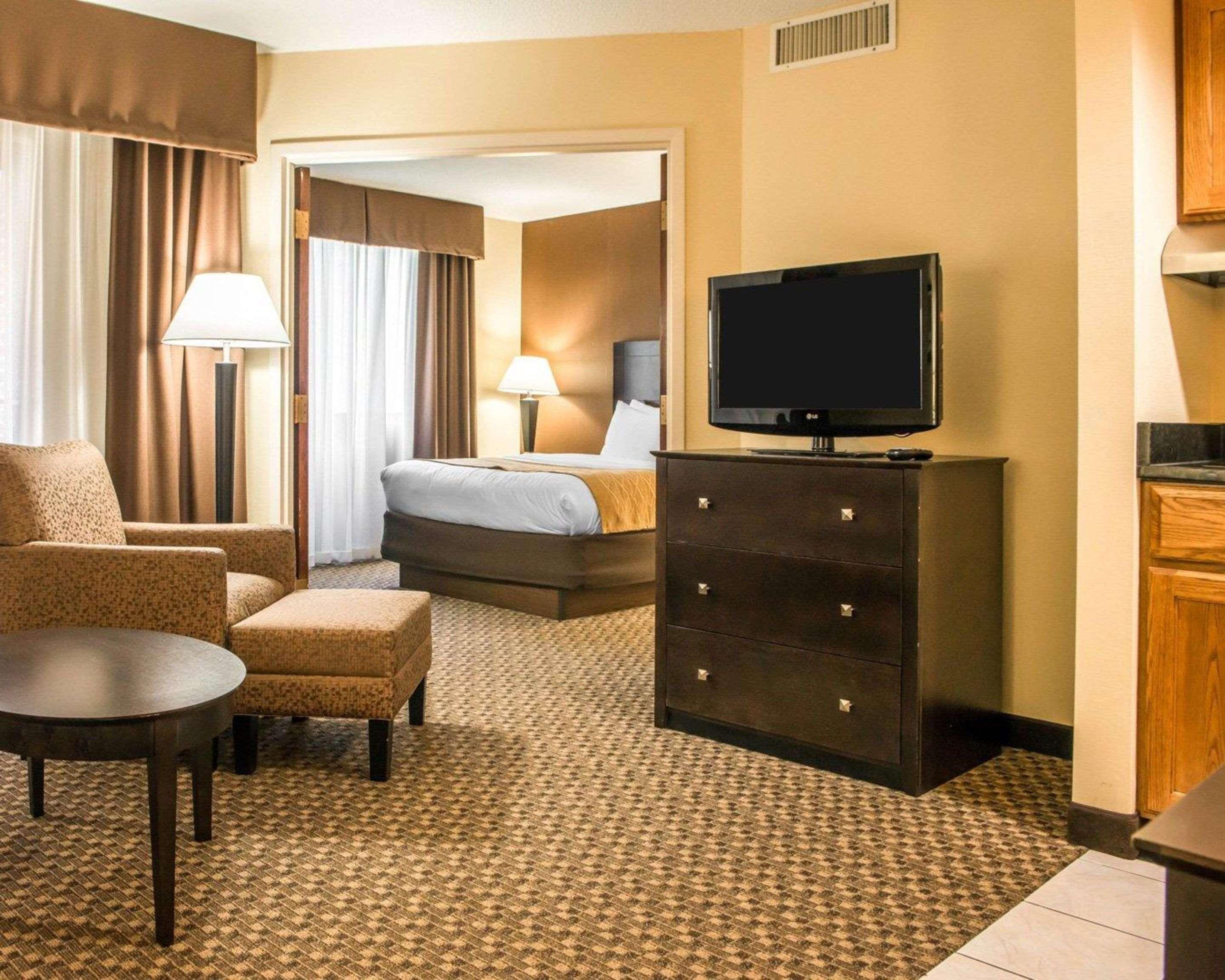 Mainstay Suites Verona Εξωτερικό φωτογραφία