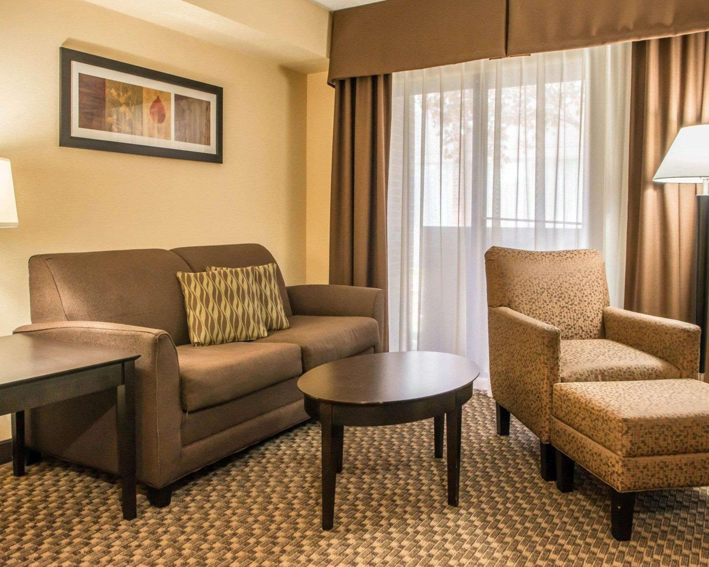 Mainstay Suites Verona Εξωτερικό φωτογραφία