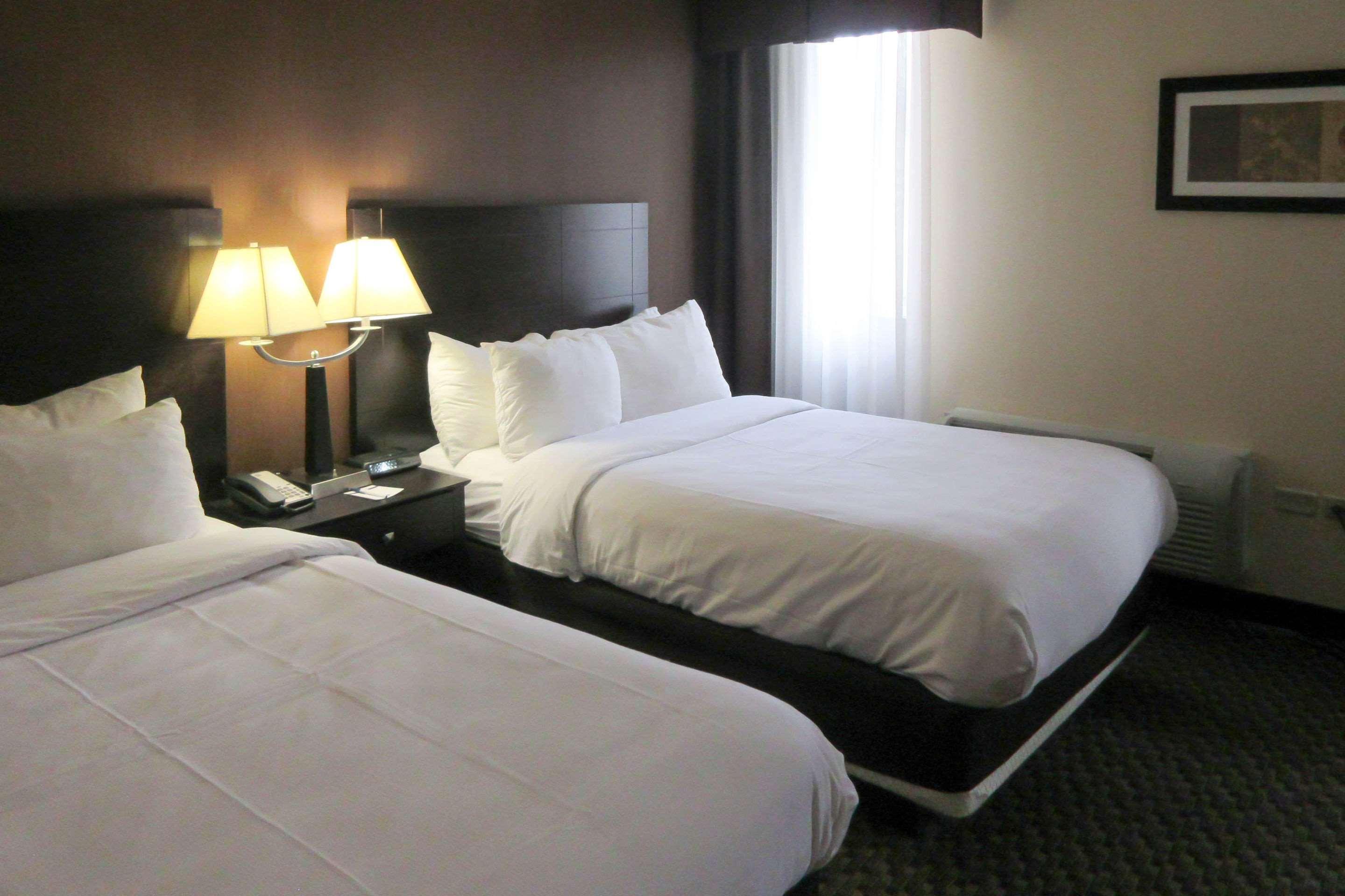 Mainstay Suites Verona Εξωτερικό φωτογραφία