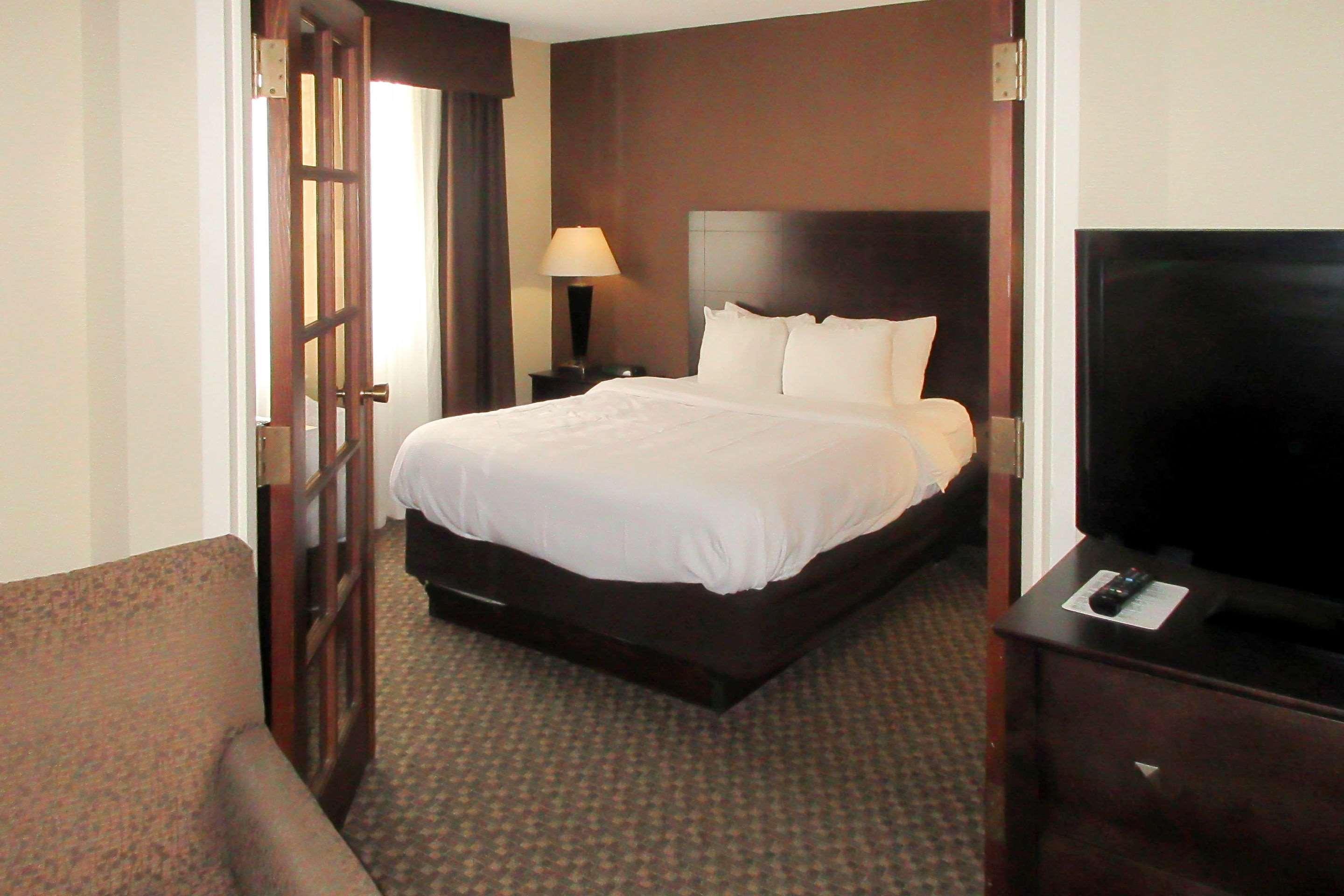 Mainstay Suites Verona Εξωτερικό φωτογραφία
